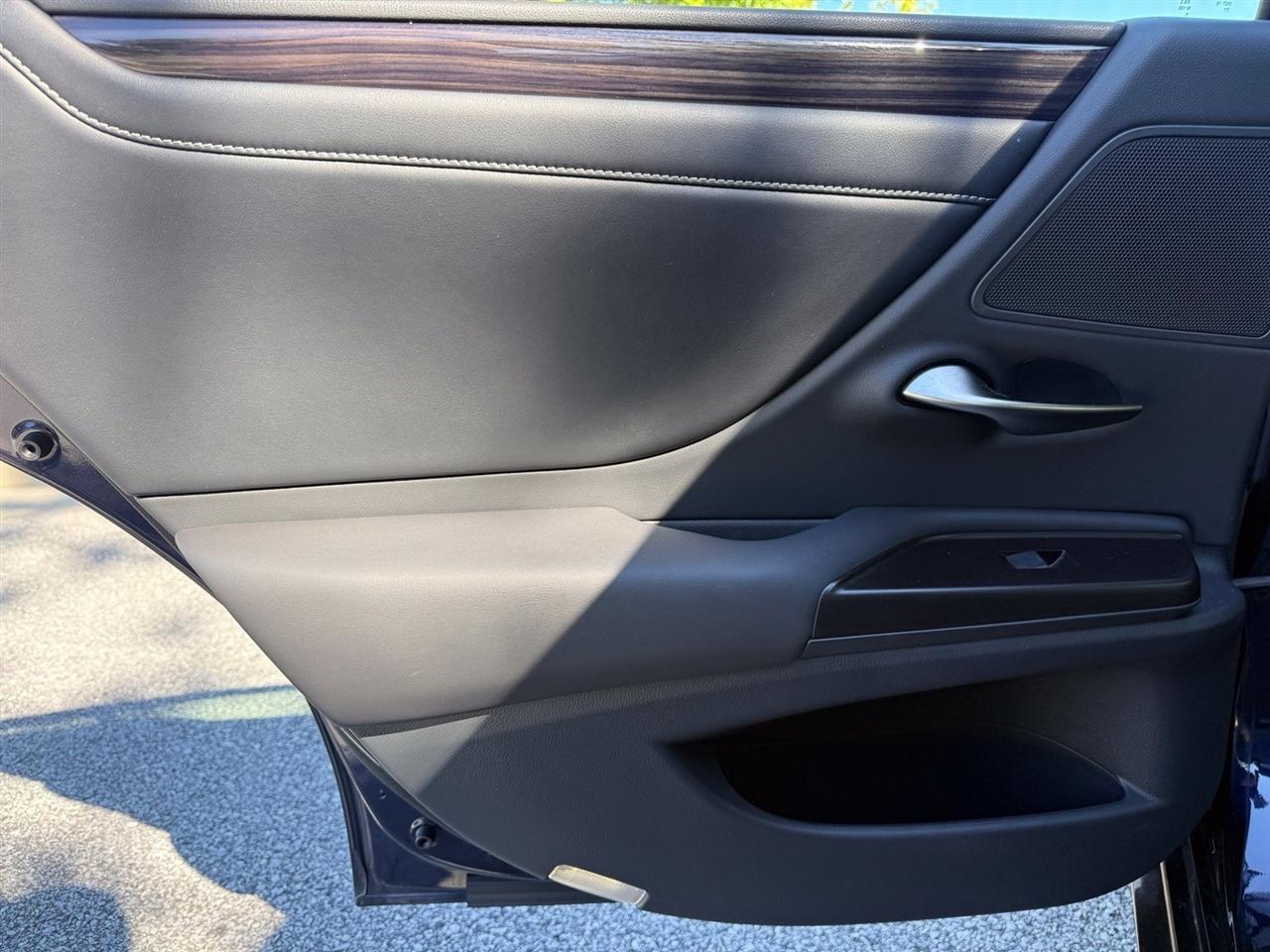 Lexus ES  2019