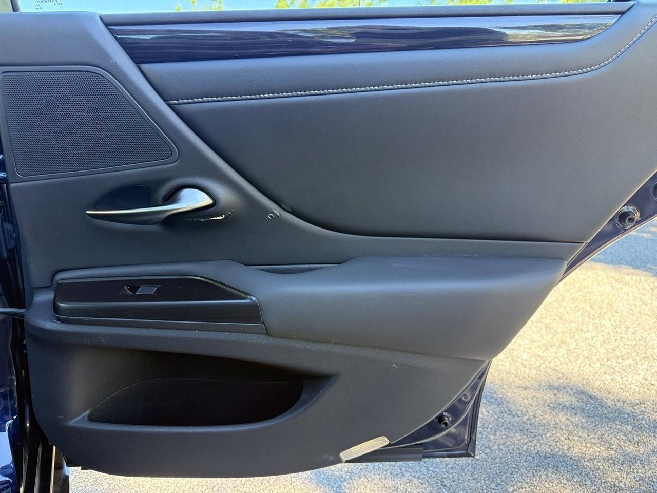 Lexus ES  2019