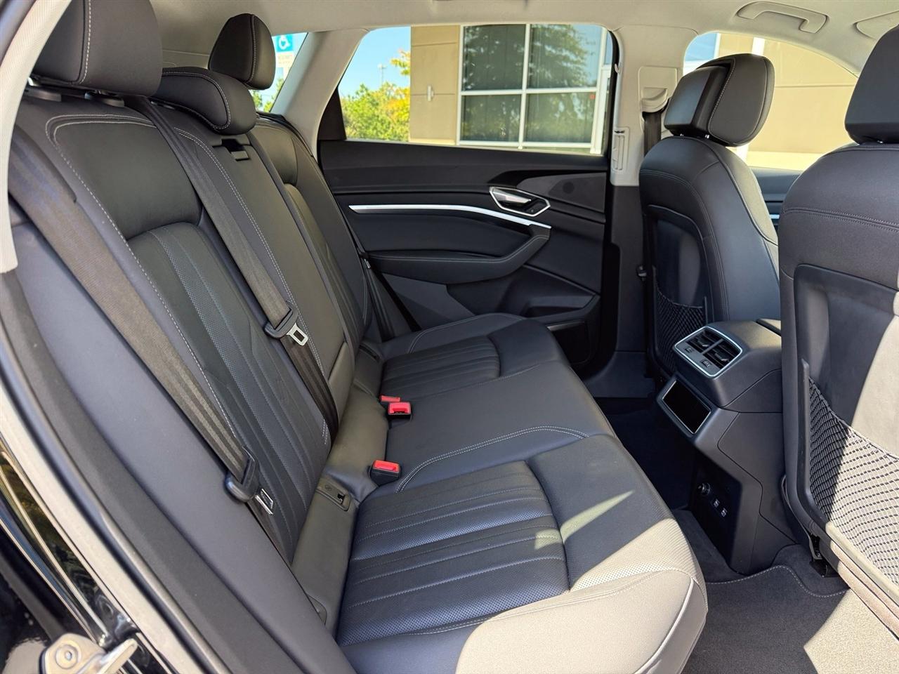 Audi E-Tron  2019