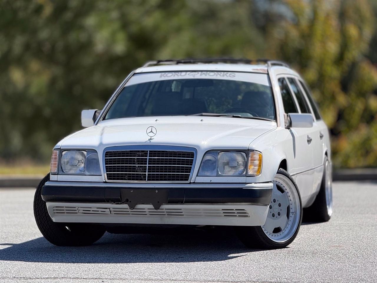 Mercedes-Benz E-Class photo 2