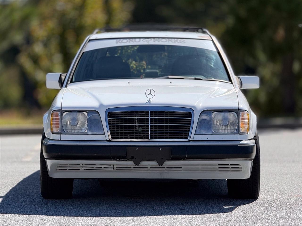 Mercedes-Benz E-Class photo 3
