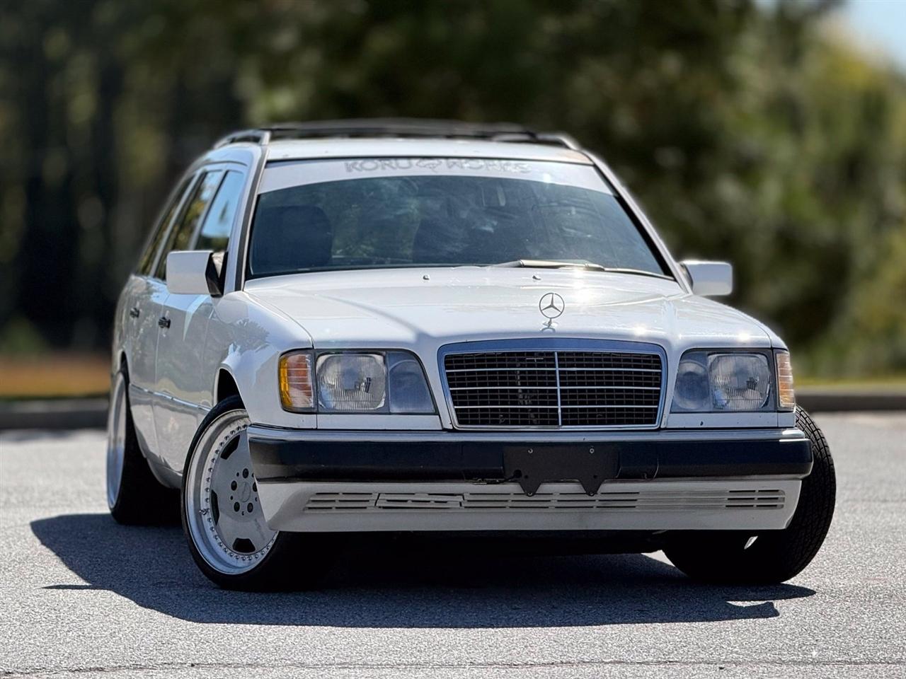 Mercedes-Benz E-Class photo 4