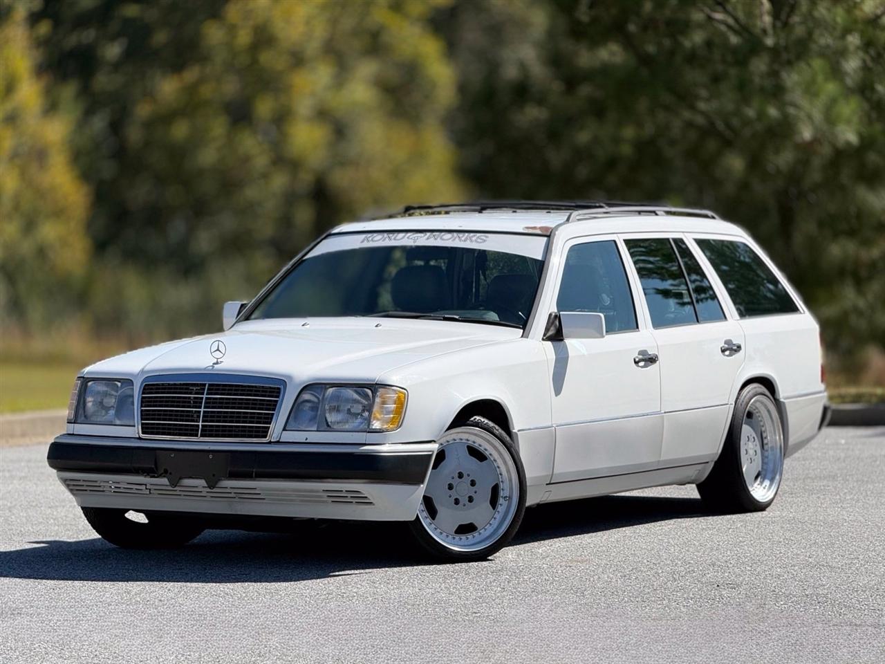 Mercedes-Benz E-Class photo 8