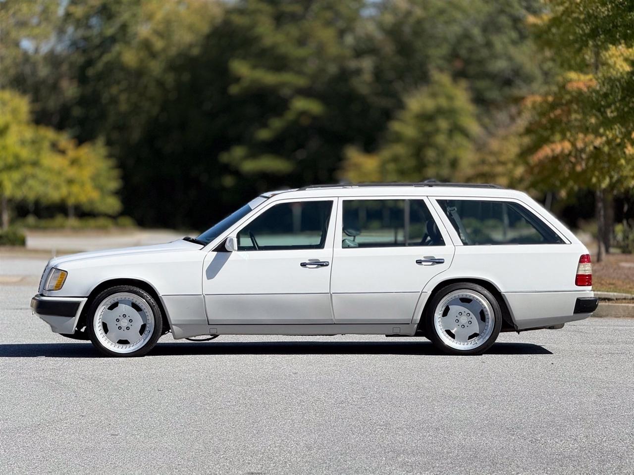 Mercedes-Benz E-Class photo 9