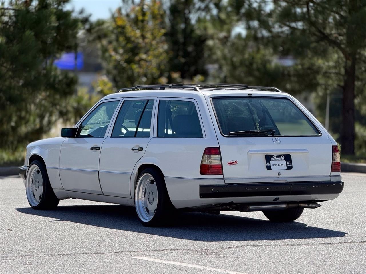 Mercedes-Benz E-Class photo 10