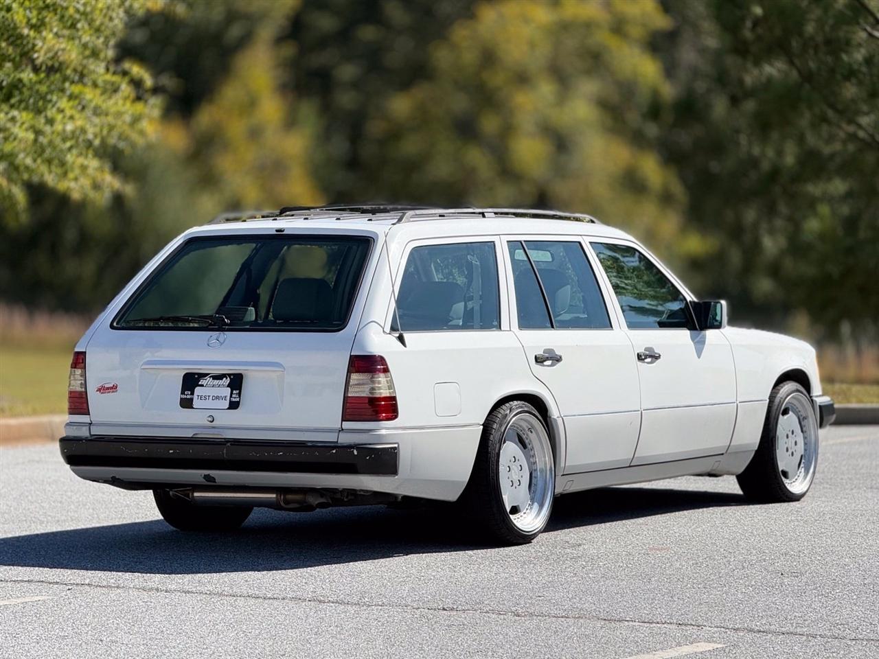 Mercedes-Benz E-Class photo 11