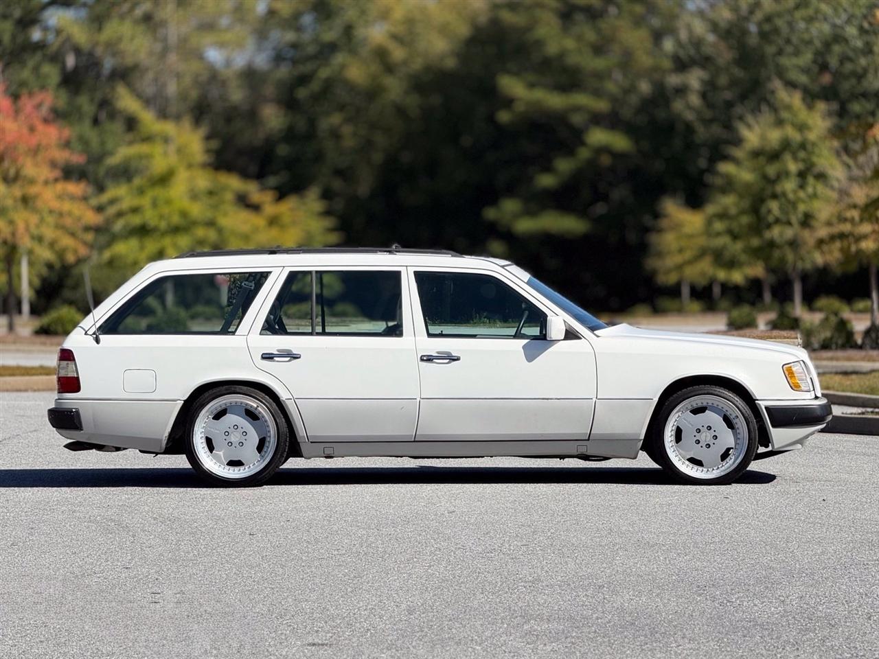 Mercedes-Benz E-Class photo 12