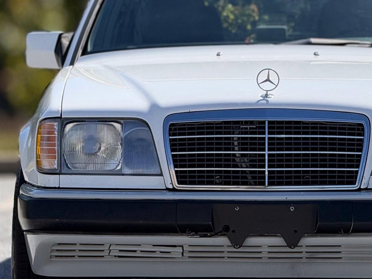 Mercedes-Benz E-Class photo 18