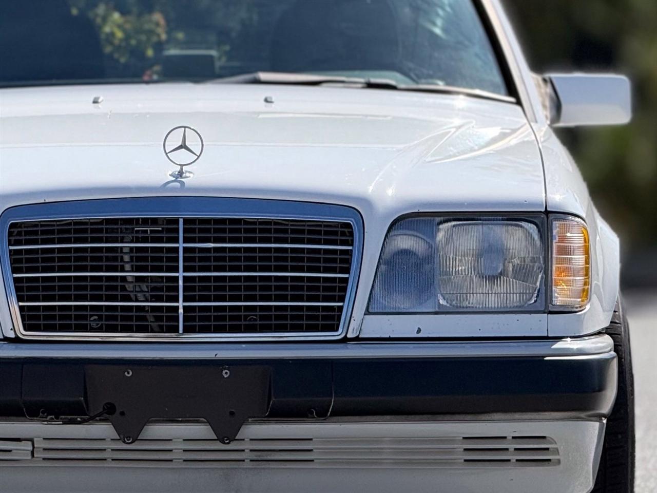 Mercedes-Benz E-Class photo 19