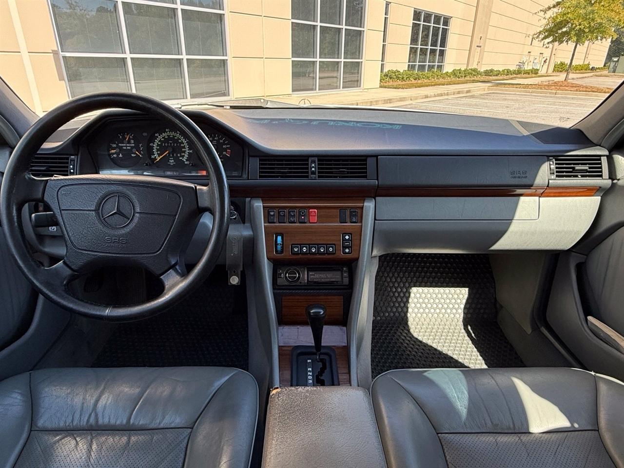 Mercedes-Benz E-Class photo 23
