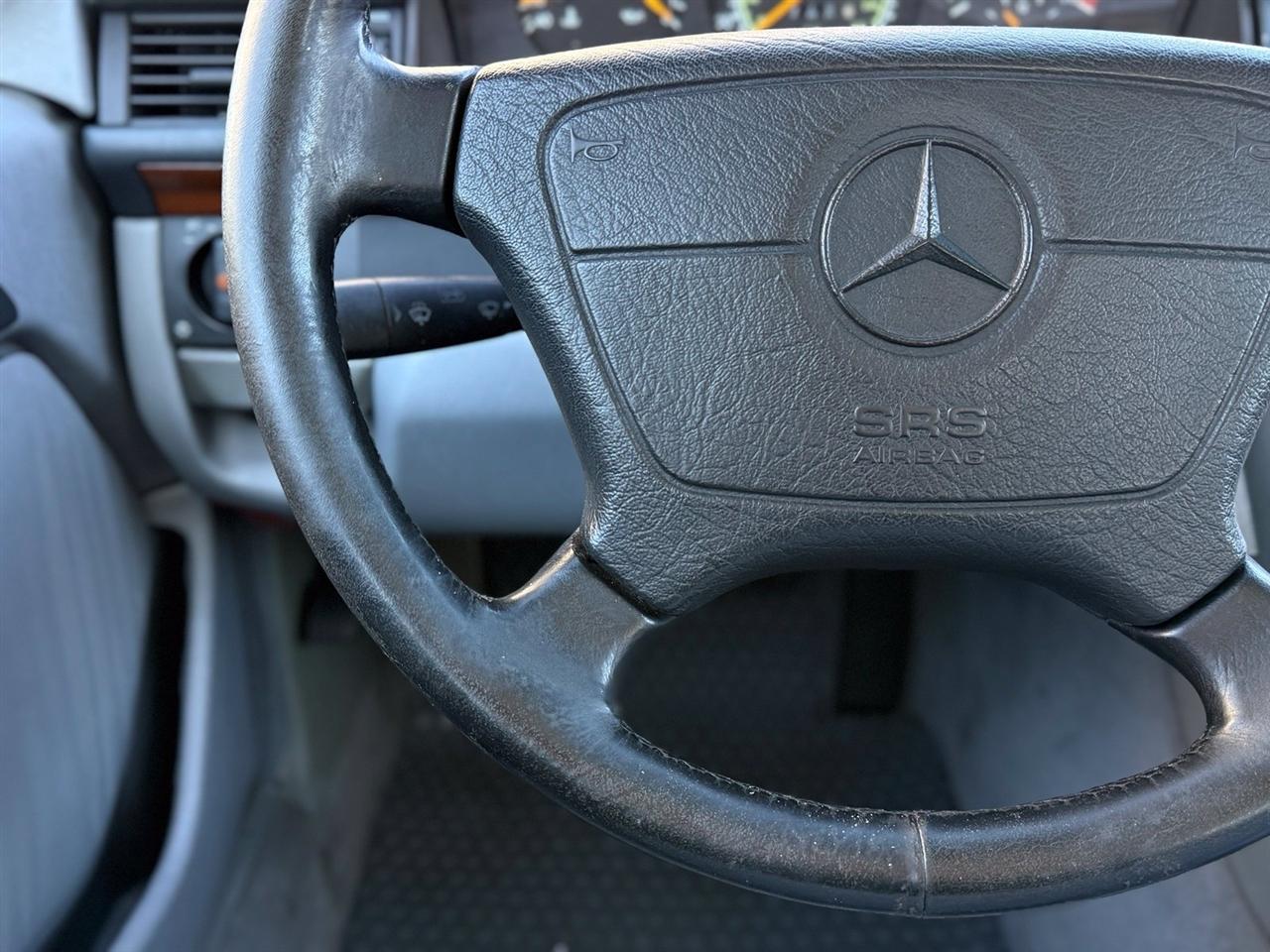 Mercedes-Benz E-Class photo 26