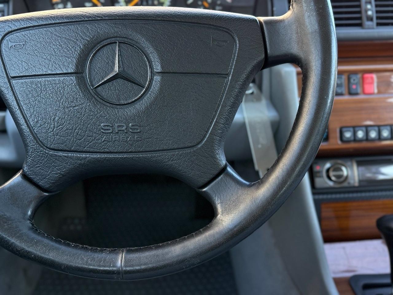 Mercedes-Benz E-Class photo 27