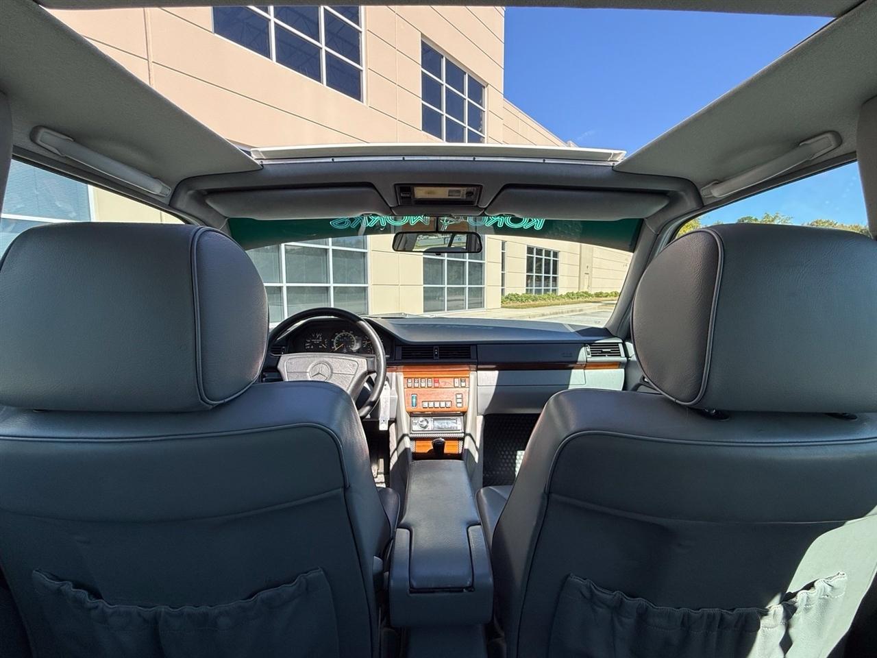 Mercedes-Benz E-Class photo 31