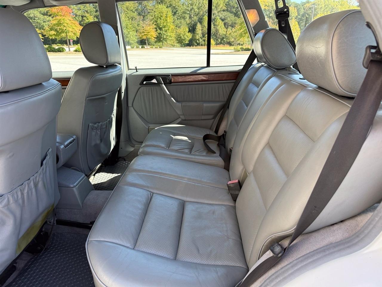 Mercedes-Benz E-Class photo 36