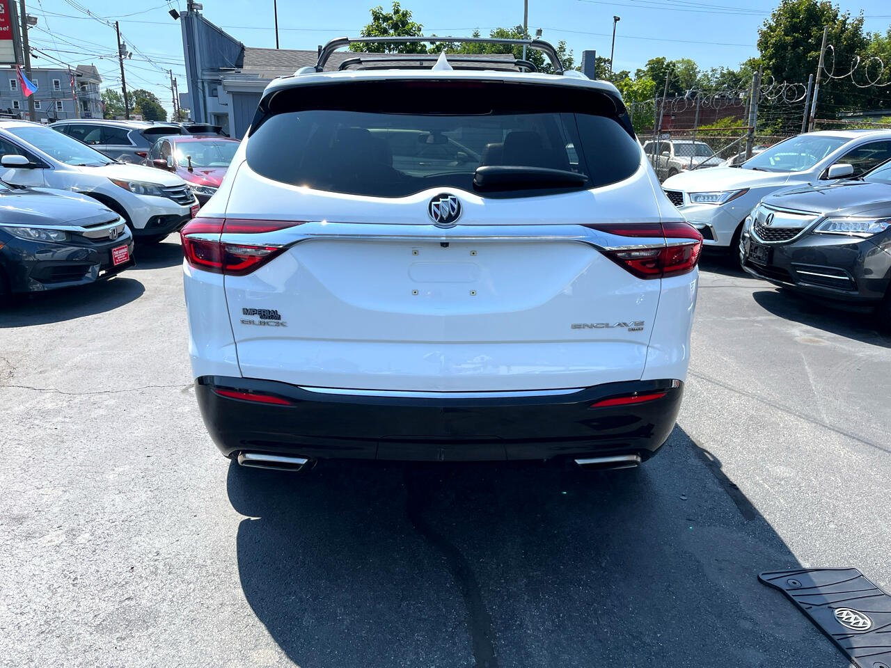 2018 Buick Enclave Essence photo 3