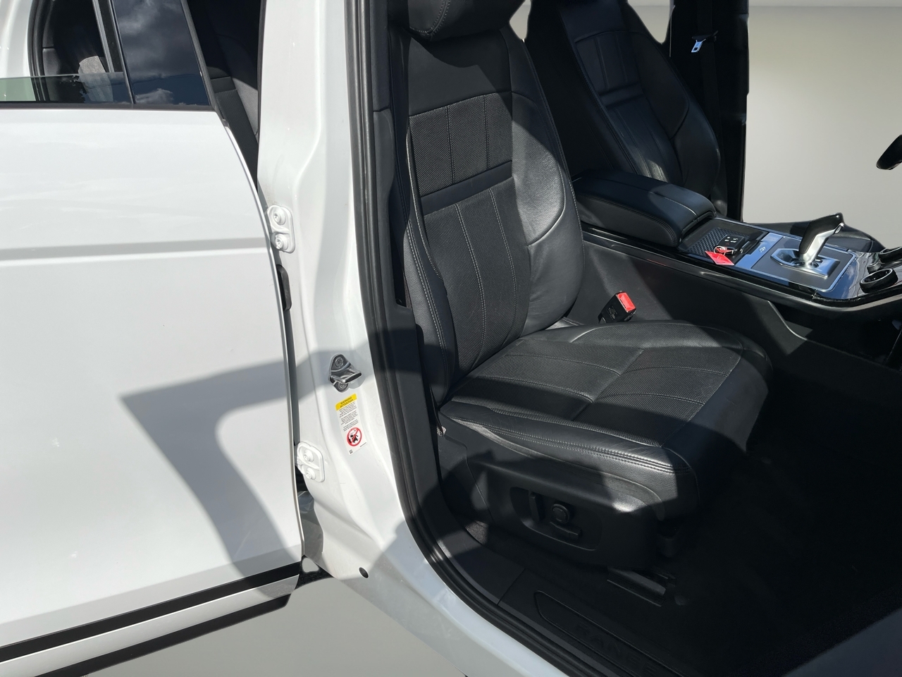 2020 Land Rover Range Rover Evoque SE photo 23