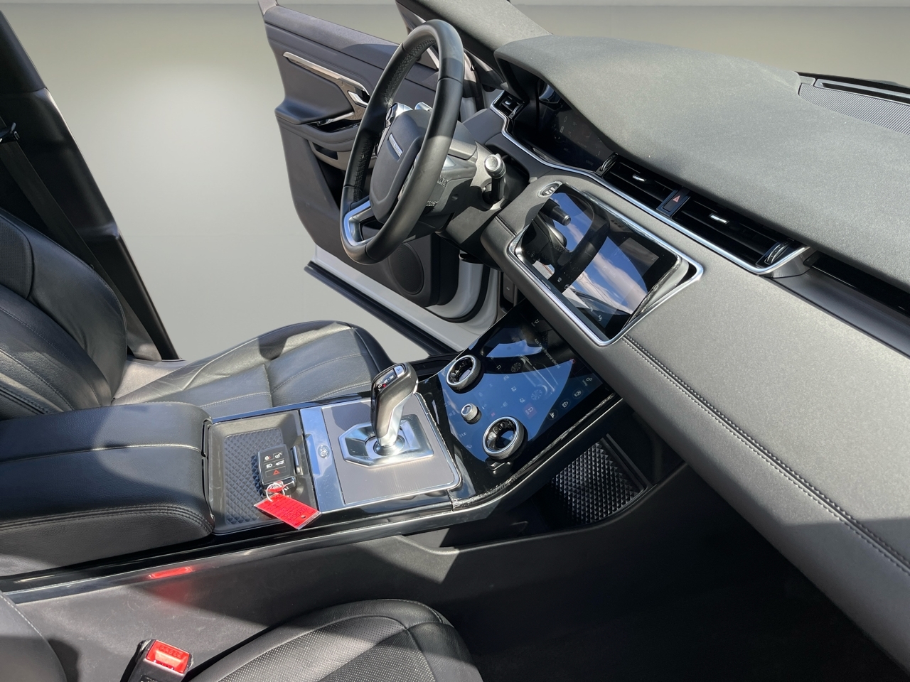 2020 Land Rover Range Rover Evoque SE photo 25