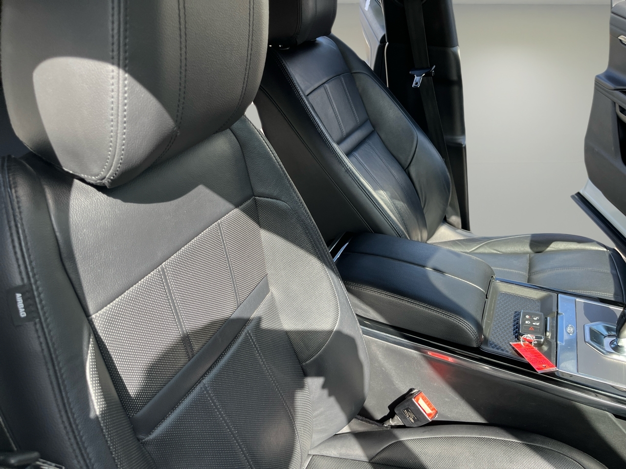 2020 Land Rover Range Rover Evoque SE photo 26