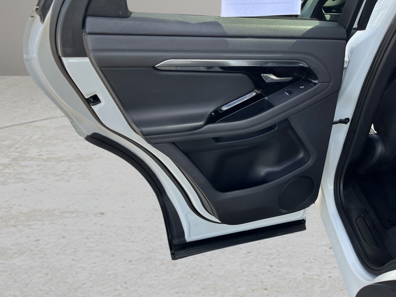 2020 Land Rover Range Rover Evoque SE photo 31