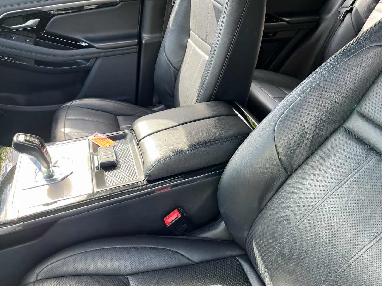 2020 Land Rover Range Rover Evoque SE photo 37