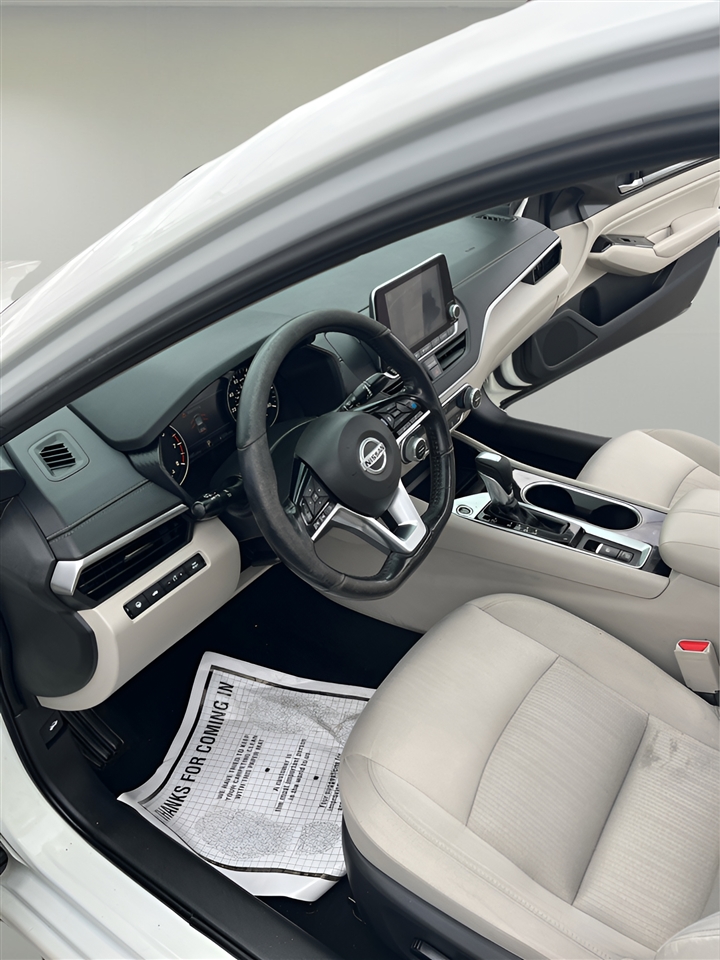 Nissan Altima 2.5 SV Sedan 2020 Nissan Altima 2.5 SV Sedan 2020