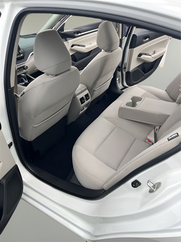 Nissan Altima 2.5 SV Sedan 2020 Nissan Altima 2.5 SV Sedan 2020