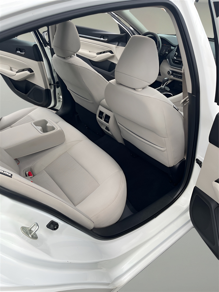 Nissan Altima 2.5 SV Sedan 2020 Nissan Altima 2.5 SV Sedan 2020