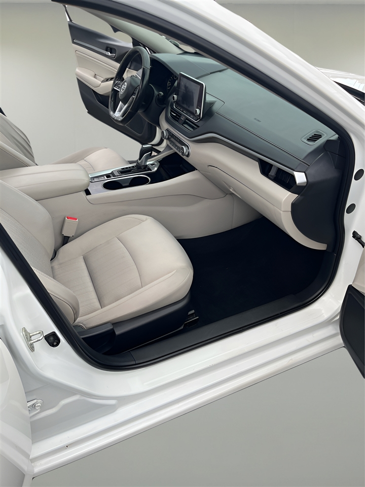 Nissan Altima 2.5 SV Sedan 2020 Nissan Altima 2.5 SV Sedan 2020