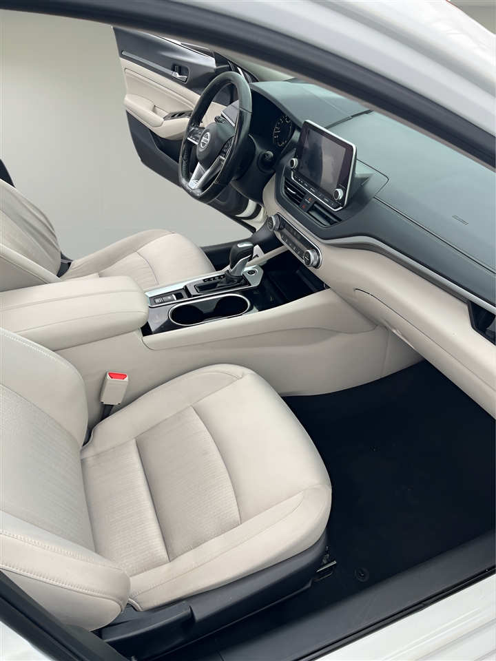 Nissan Altima 2.5 SV Sedan 2020 Nissan Altima 2.5 SV Sedan 2020