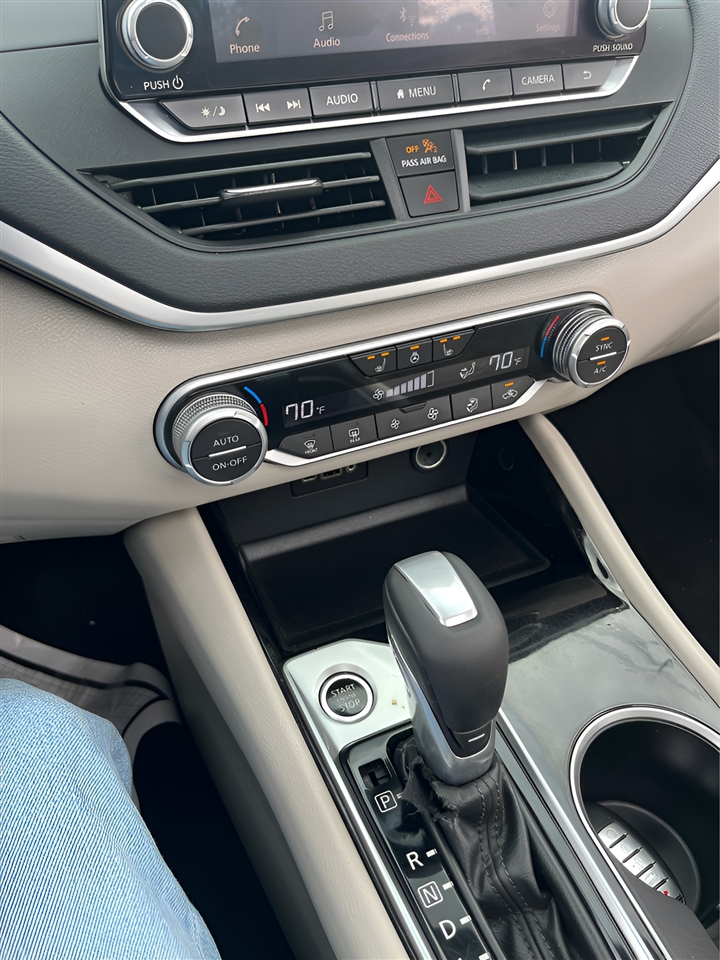 Nissan Altima 2.5 SV Sedan 2020 Nissan Altima 2.5 SV Sedan 2020