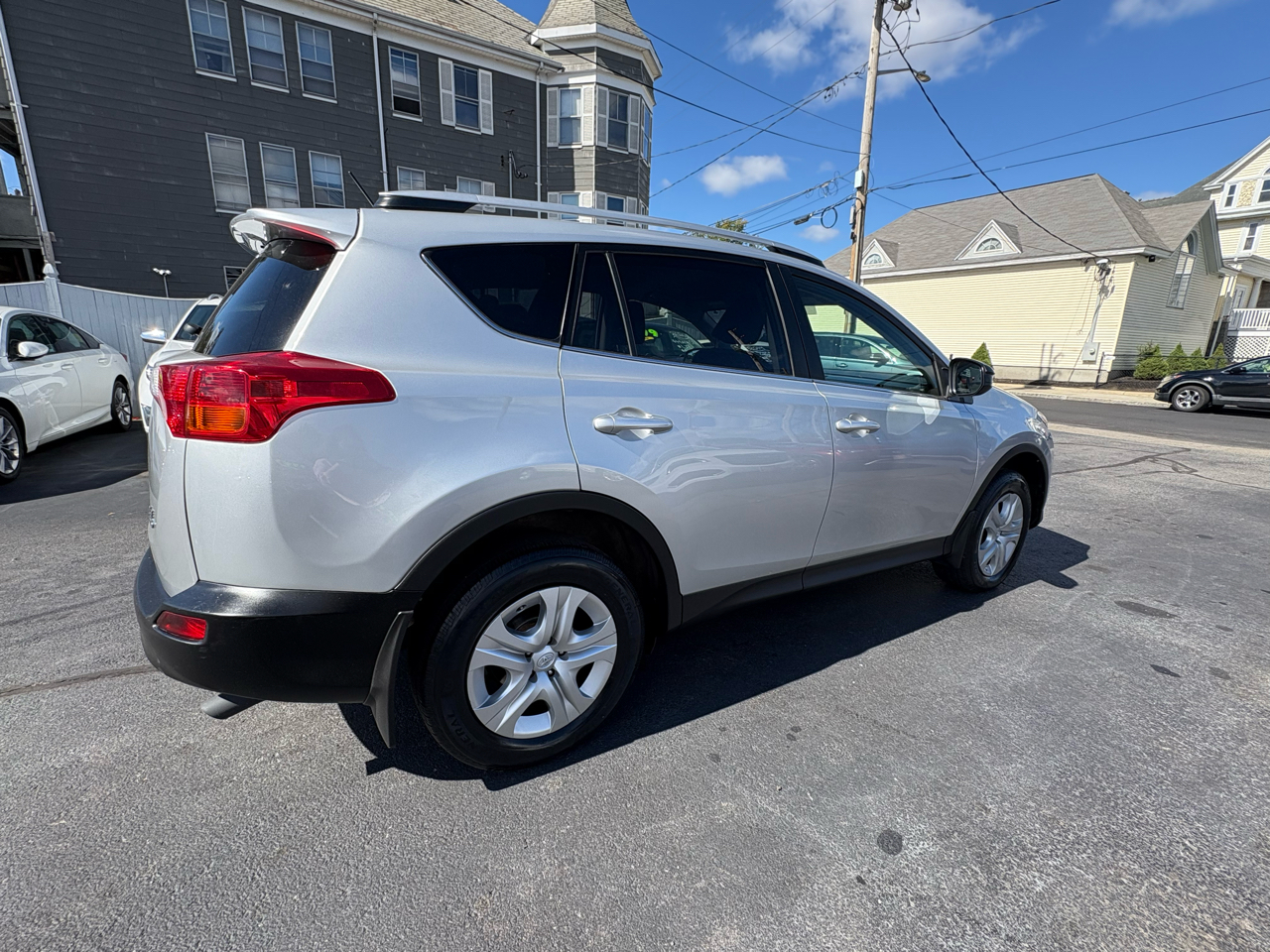 2015 Toyota RAV4 LE photo 4
