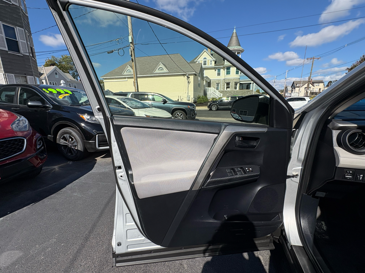 2015 Toyota RAV4 LE photo 7