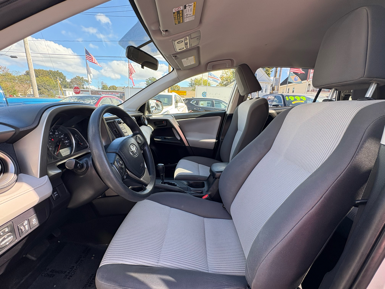 2015 Toyota RAV4 LE photo 8