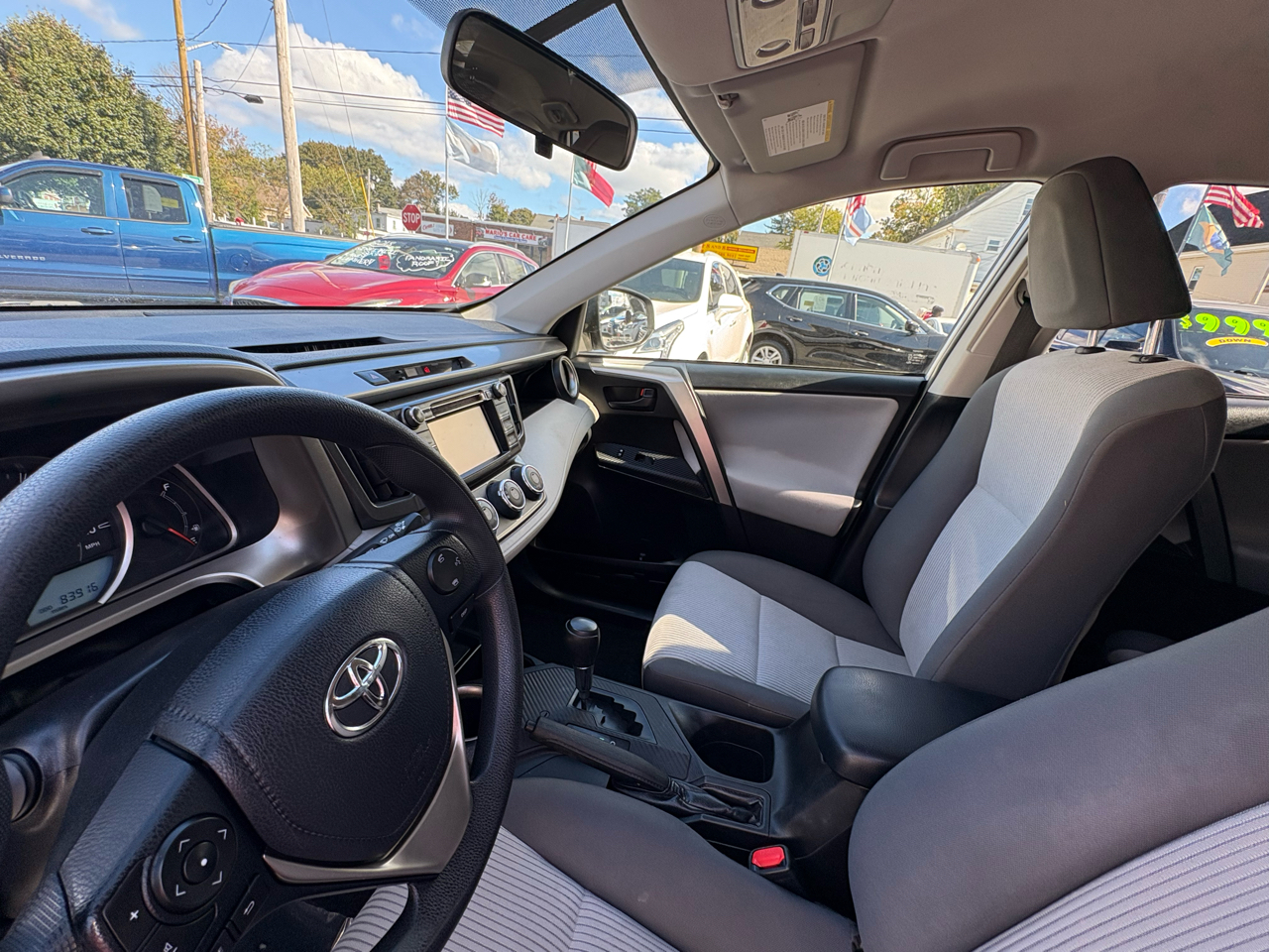 2015 Toyota RAV4 LE photo 9