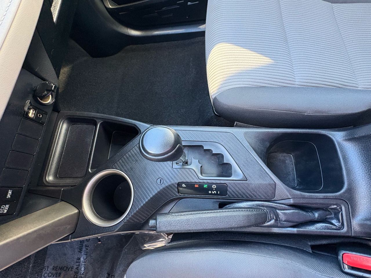 2015 Toyota RAV4 LE photo 10