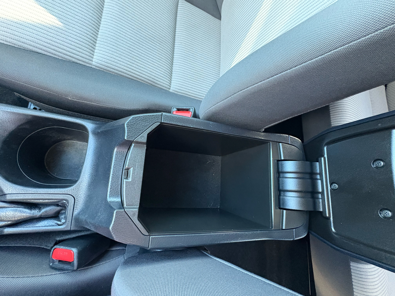 2015 Toyota RAV4 LE photo 11