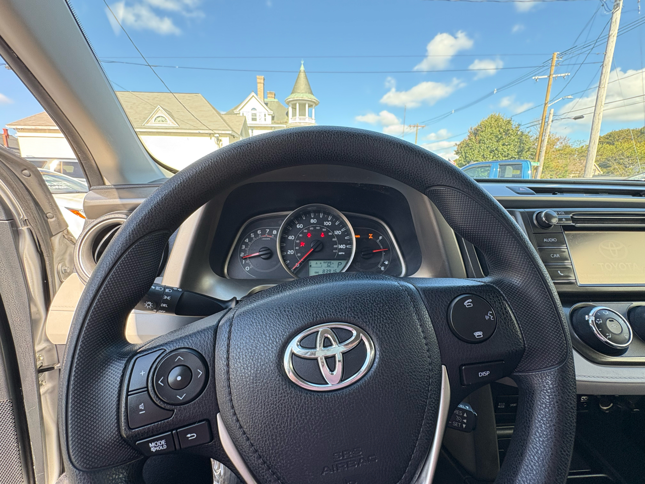 2015 Toyota RAV4 LE photo 13
