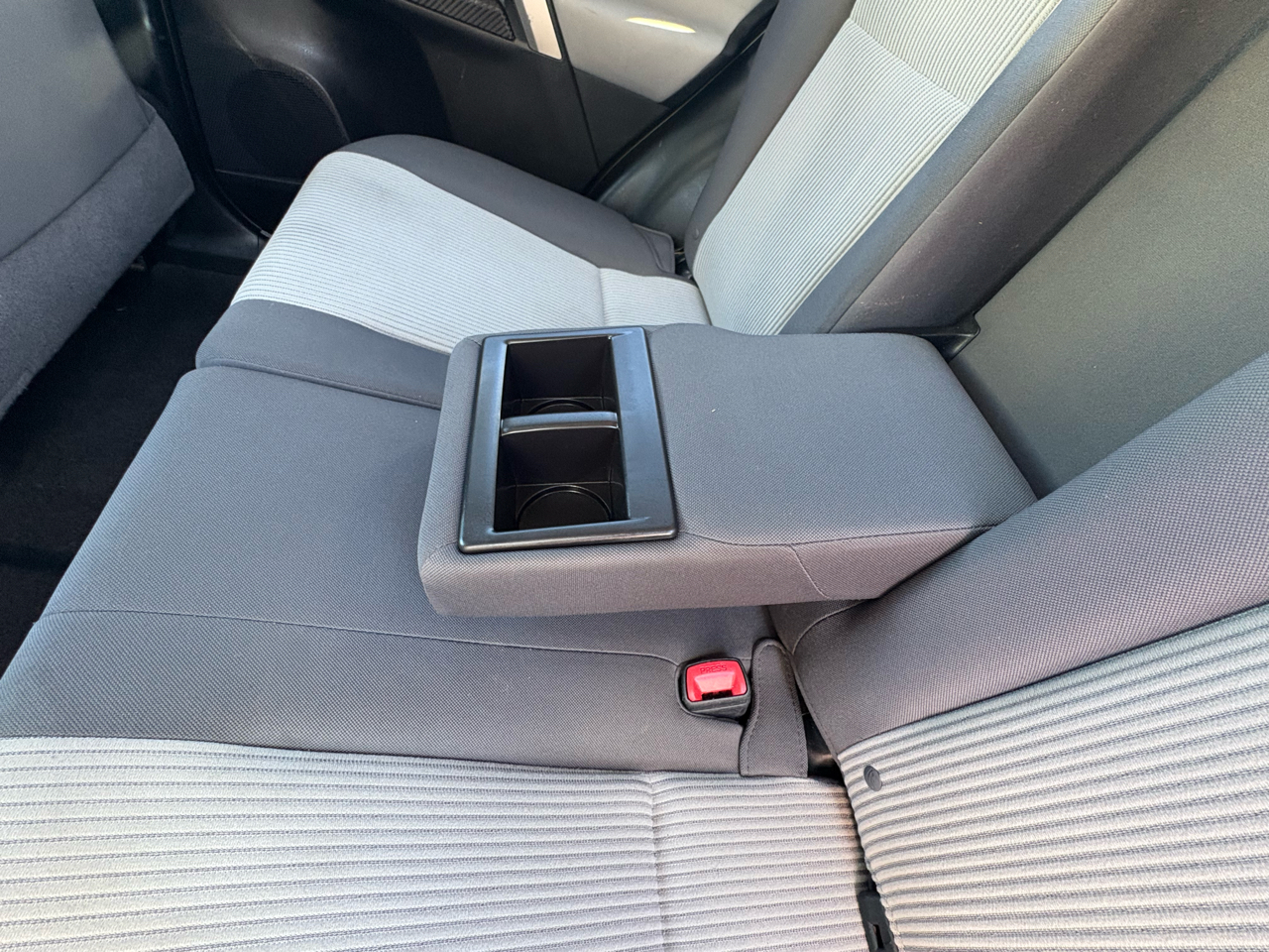 2015 Toyota RAV4 LE photo 19