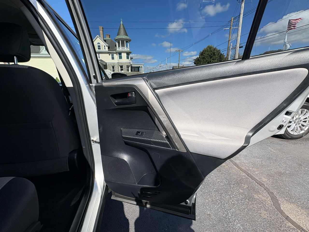 2015 Toyota RAV4 LE photo 21