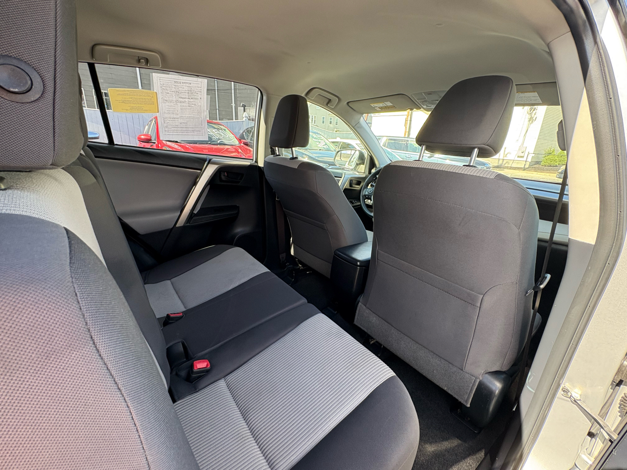 2015 Toyota RAV4 LE photo 22