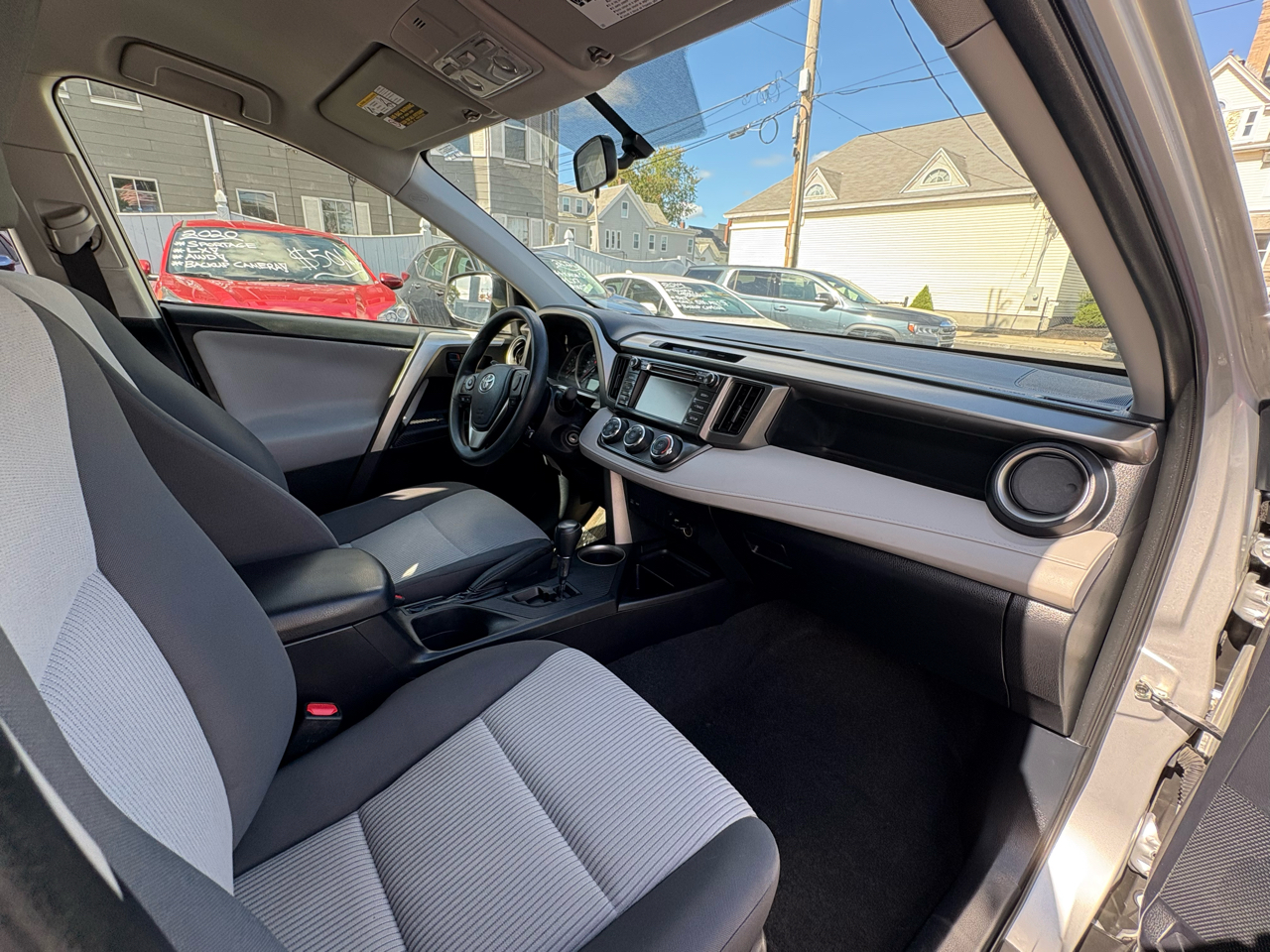 2015 Toyota RAV4 LE photo 26