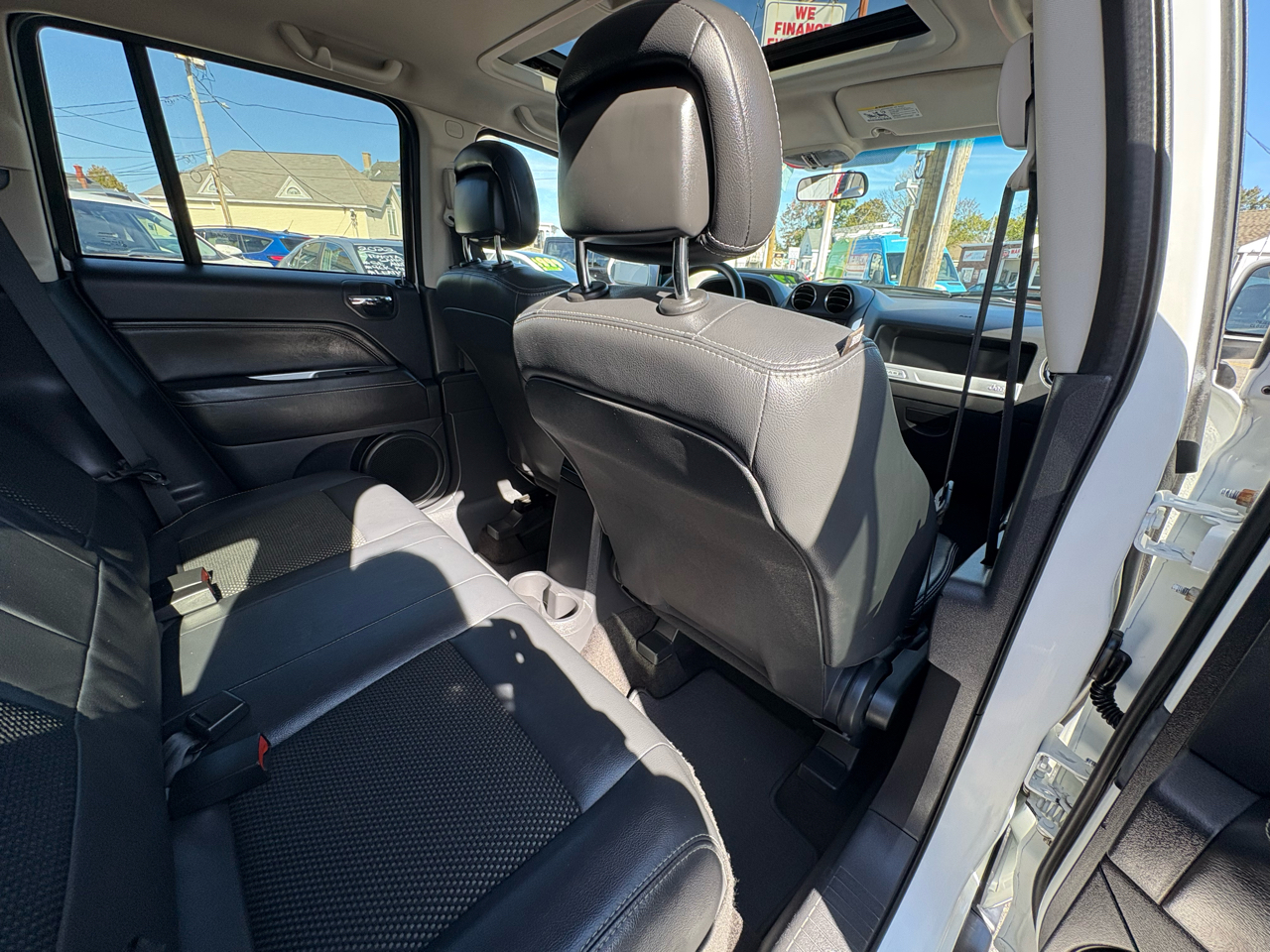 2015 Jeep Compass Latitude photo 25