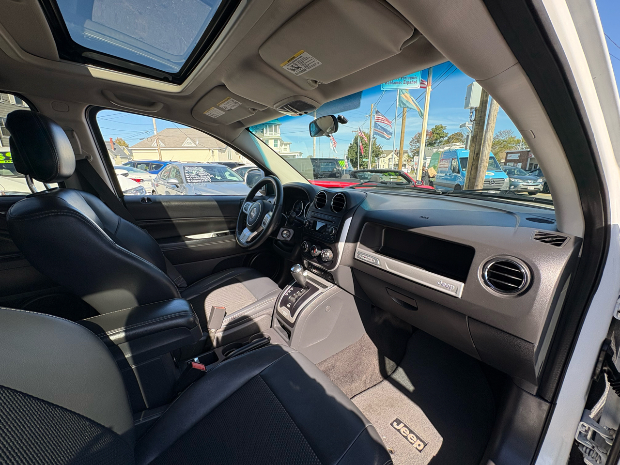 2015 Jeep Compass Latitude photo 28