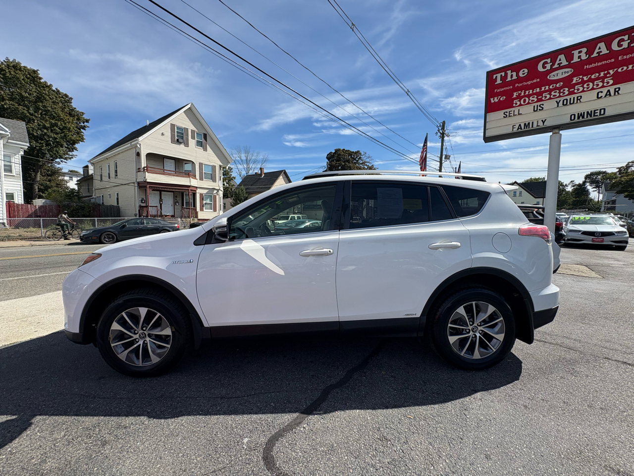 2018 Toyota RAV4 Hybrid LE photo 3