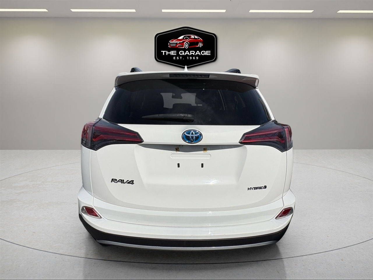 2018 Toyota RAV4 Hybrid LE photo 3