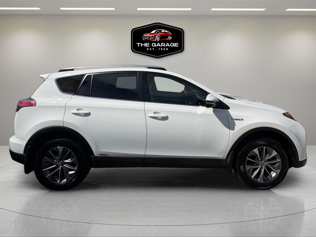 2018 Toyota RAV4 Hybrid LE photo 4