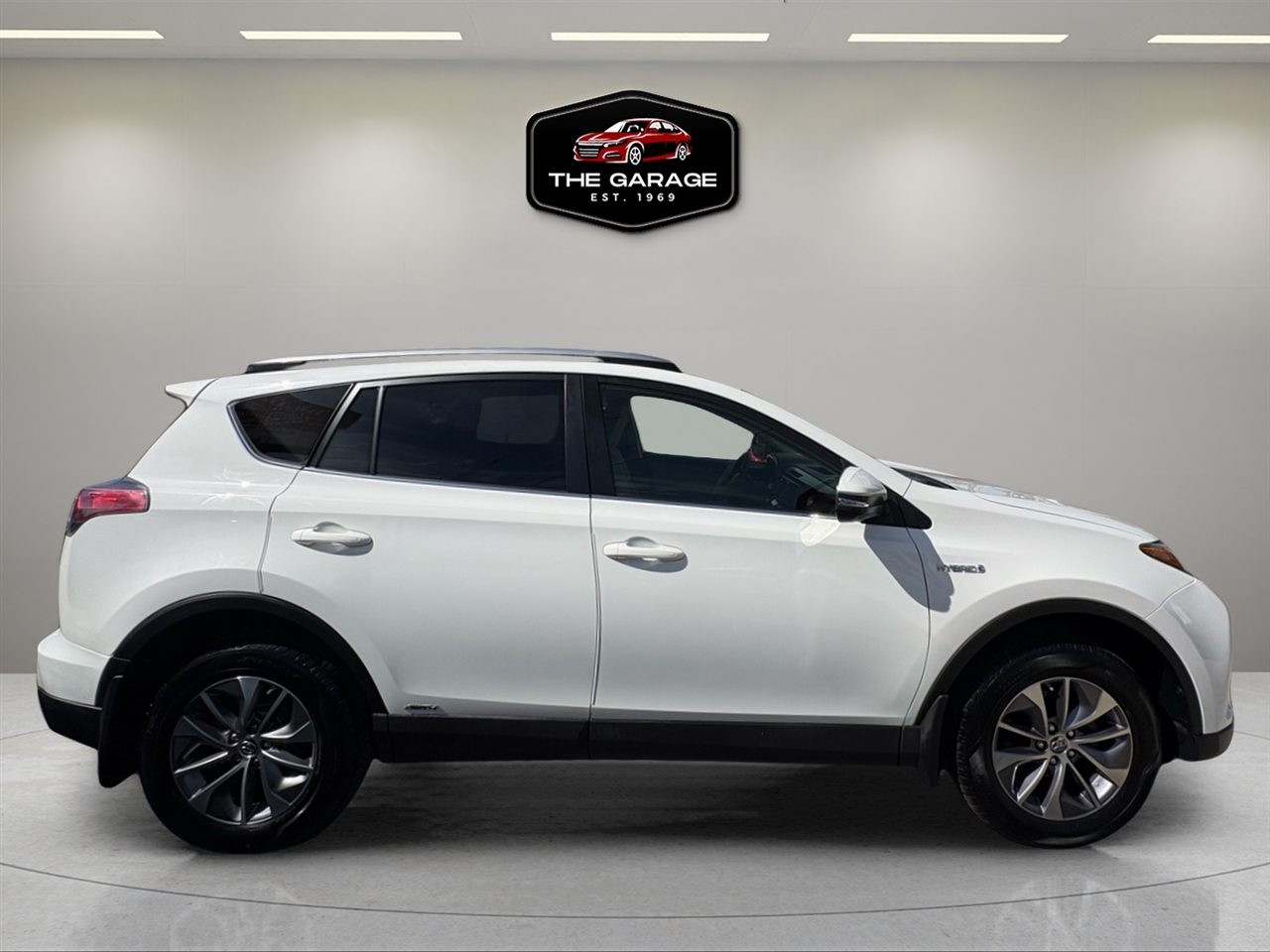 2018 Toyota RAV4 Hybrid LE photo 5
