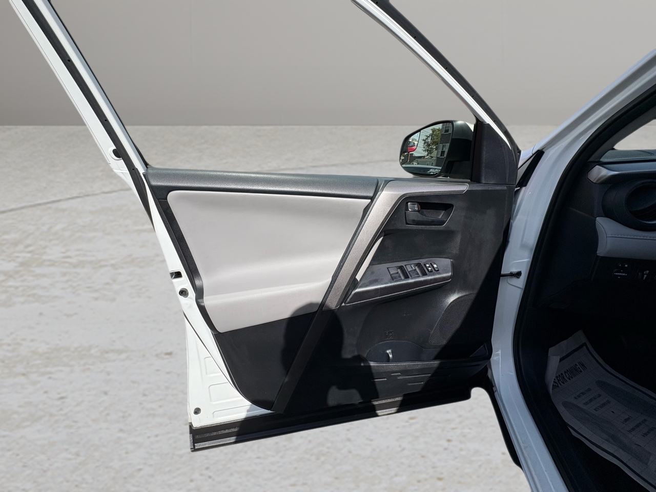 2018 Toyota RAV4 Hybrid LE photo 7