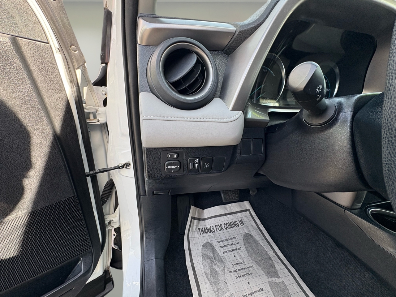 2018 Toyota RAV4 Hybrid LE photo 9