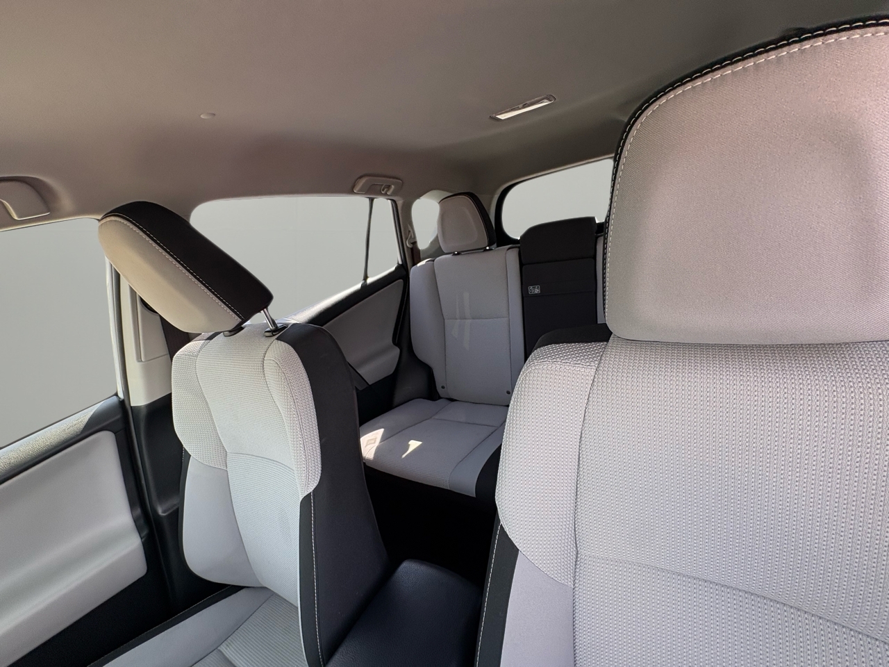 2018 Toyota RAV4 Hybrid LE photo 11